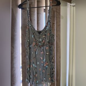 Sleeveless flowy blouse